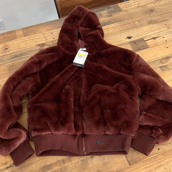 NWT NIKE ESSENTIALS FUR JACKET - Picture 7 of 8